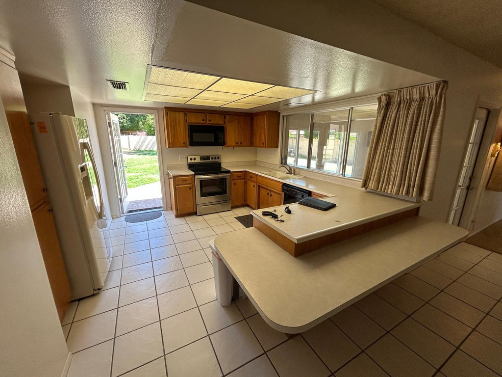 600 E Palm Street - Photo 1