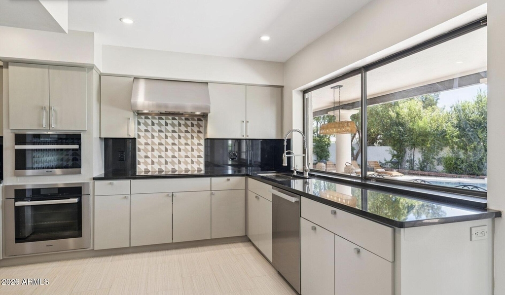 16213 N 63rd Place - Photo 7