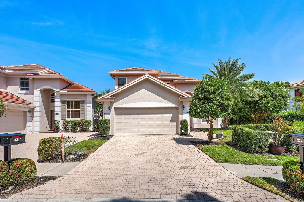 8232 Heritage Club Drive - Photo 2