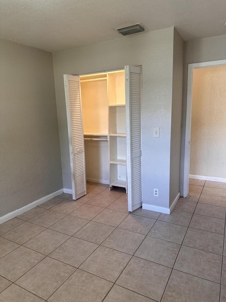 50 Nw 8th Avenue - Photo 2