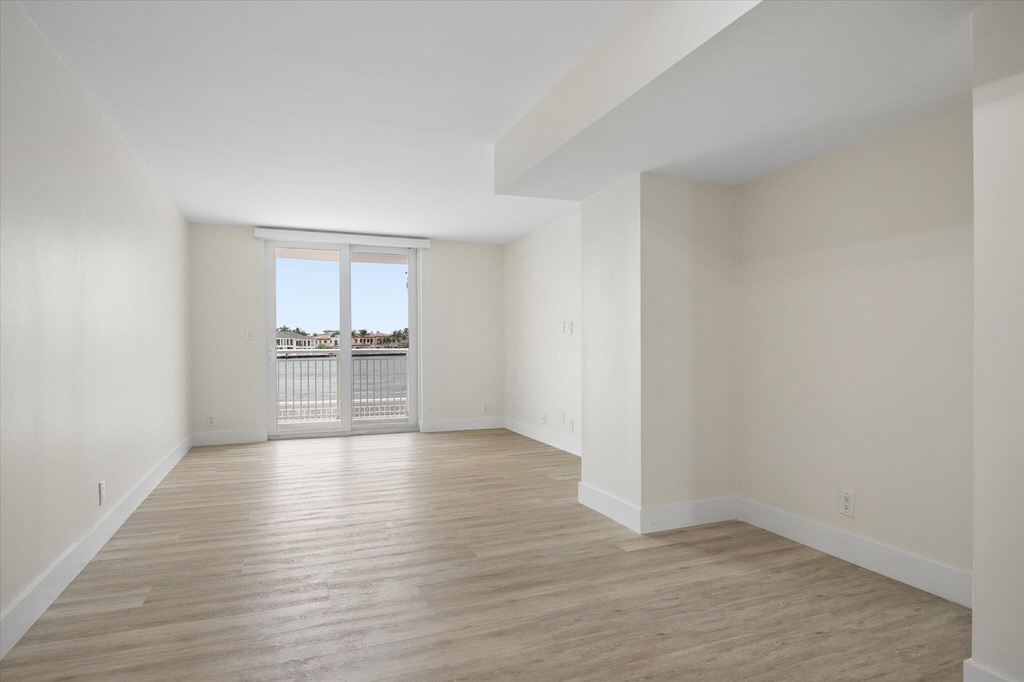 511 Bayshore Drive - Photo 2