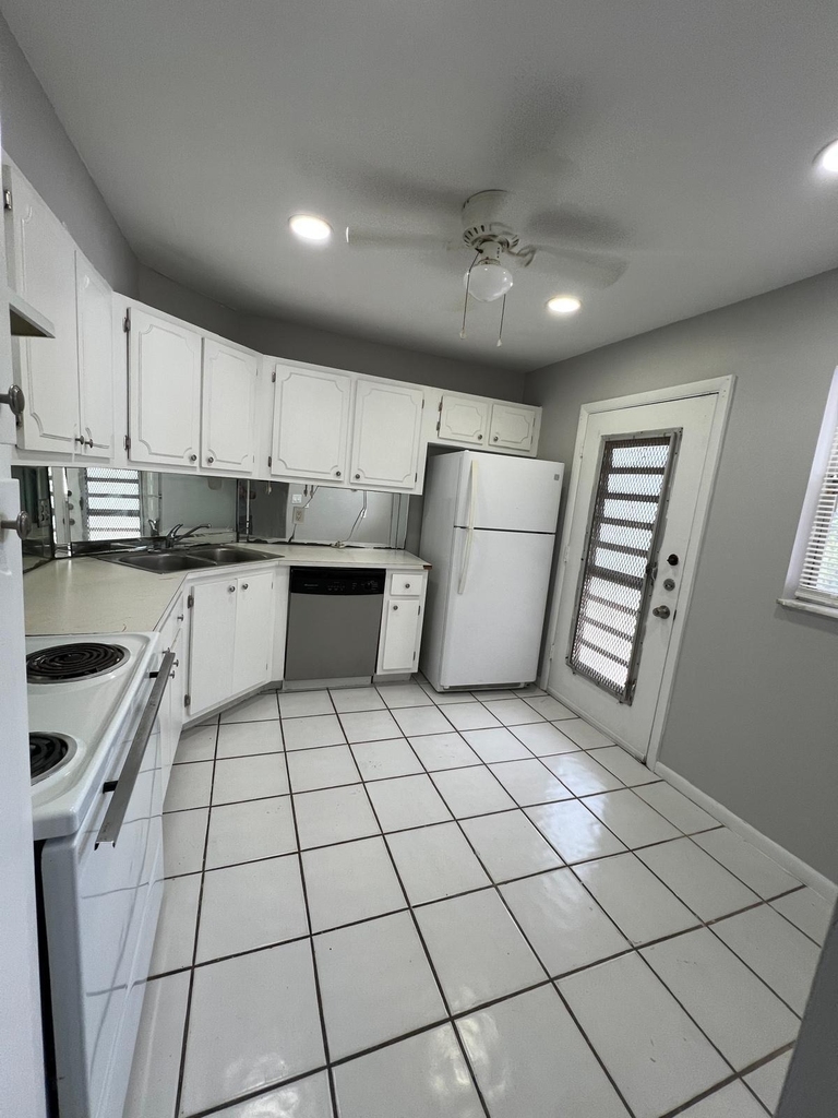 3360 Spanish Moss Terrace - Photo 2
