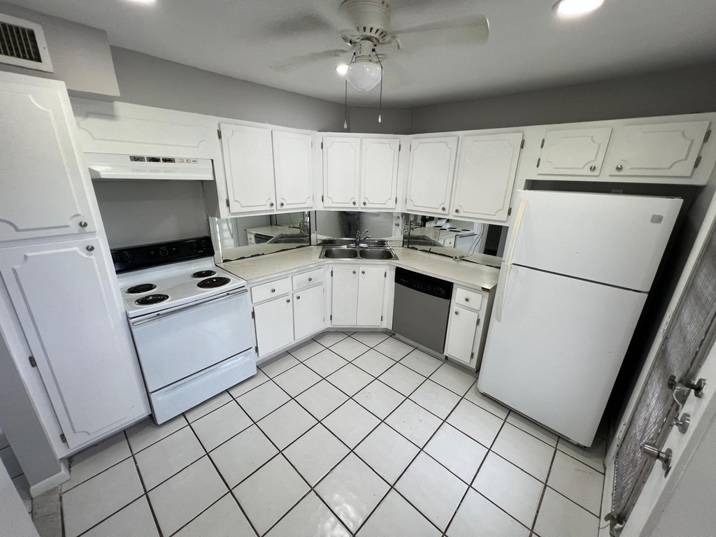 3360 Spanish Moss Terrace - Photo 3