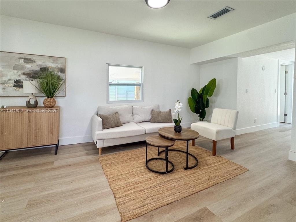 953 Ne 37th Street - Photo 2