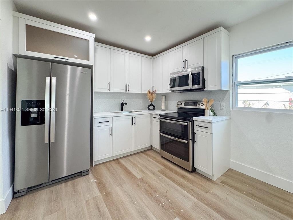 953 Ne 37th Street - Photo 0