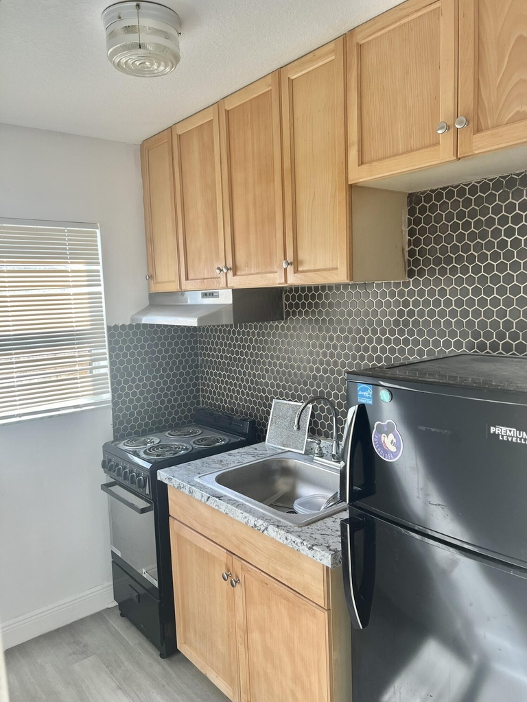 120 Sw Grimaldo Terrace - Photo 3