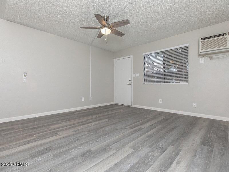 13517 W Glendale Avenue - Photo 2