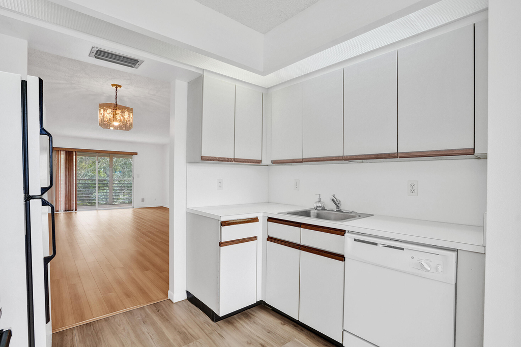 1501 Cayman Way - Photo 5