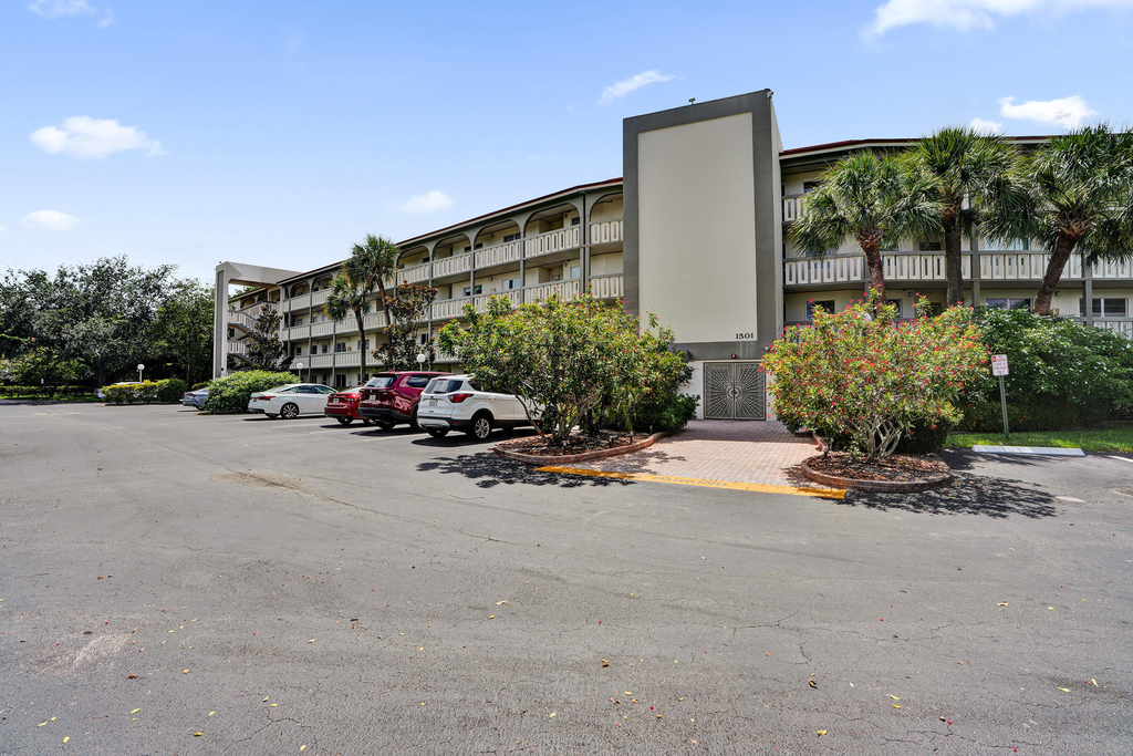 1501 Cayman Way - Photo 1