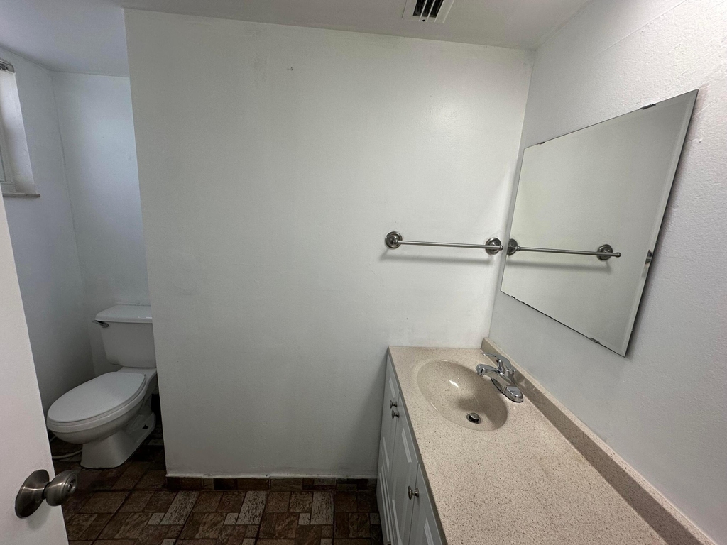 1660 Ne 191st Street - Photo 4