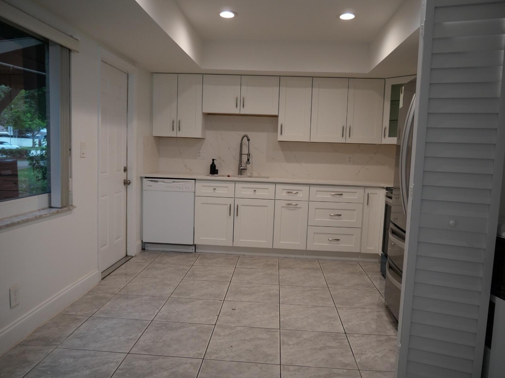 7091 W Sunrise Boulevard - Photo 3