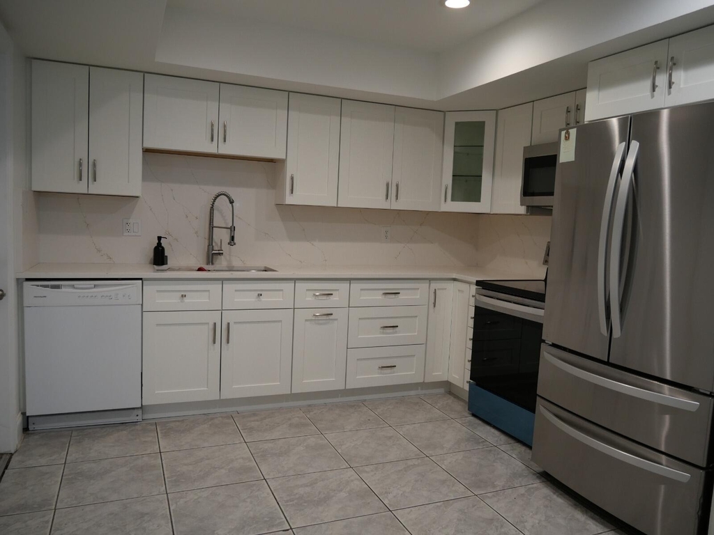 7091 W Sunrise Boulevard - Photo 4