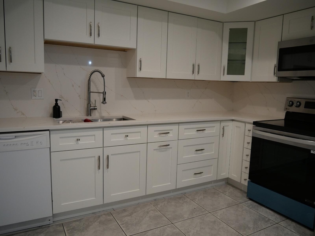 7091 W Sunrise Boulevard - Photo 5