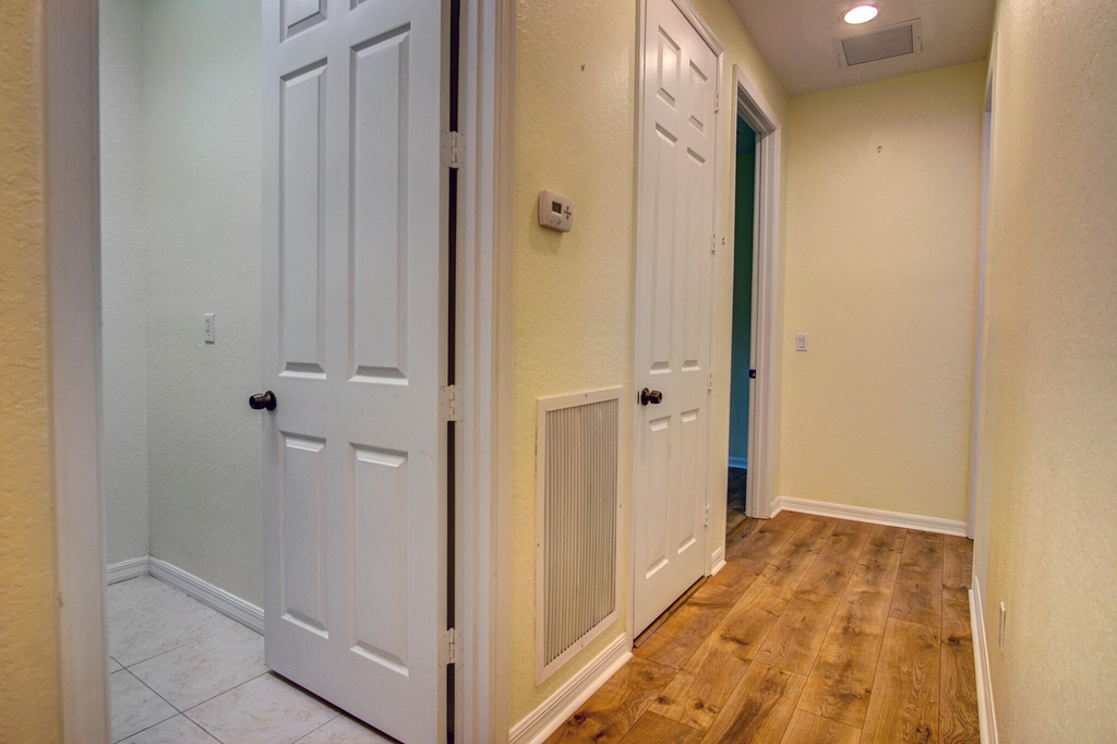 1020 E Longport Circle - Photo 16
