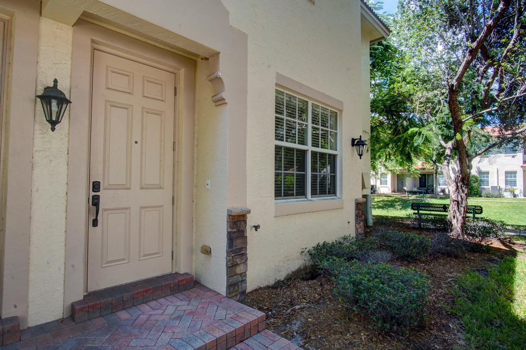 1020 E Longport Circle - Photo 6