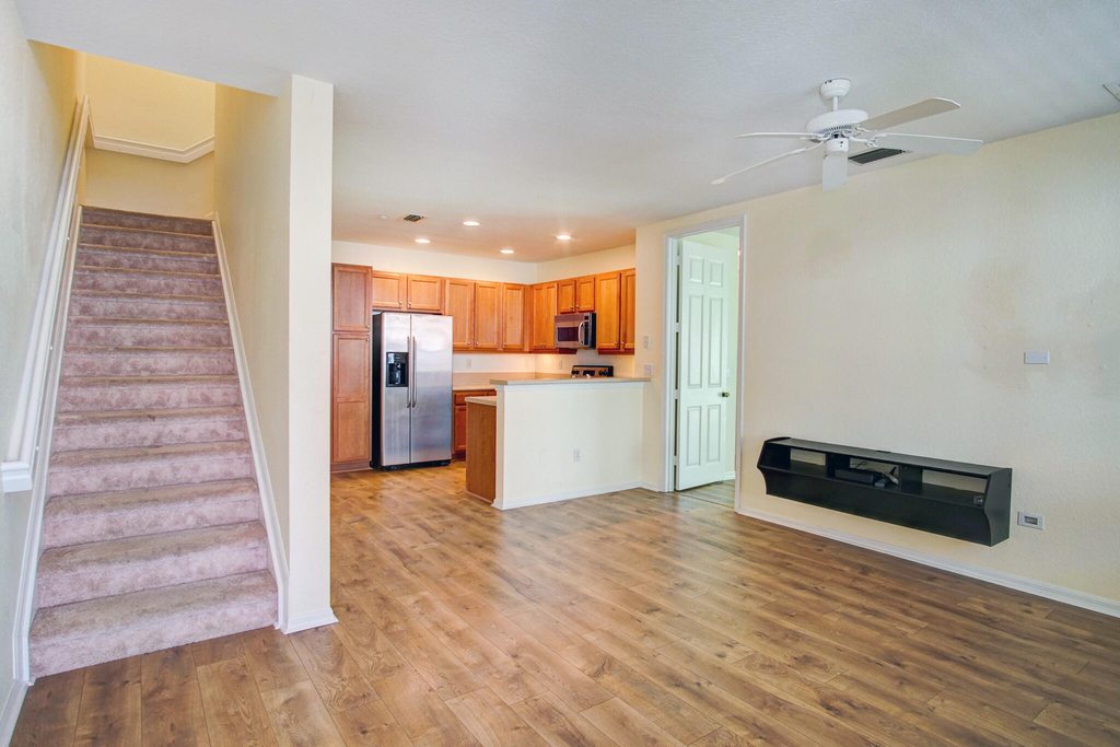 1020 E Longport Circle - Photo 2