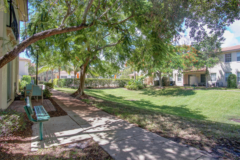 1020 E Longport Circle - Photo 23