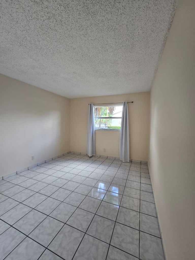 11604 Nw 29th Court Nw - Photo 5