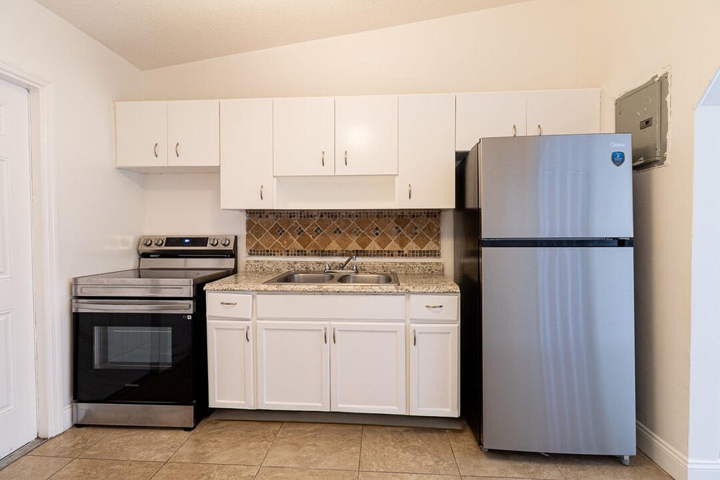 630 Nw 15th Terrace - Photo 2