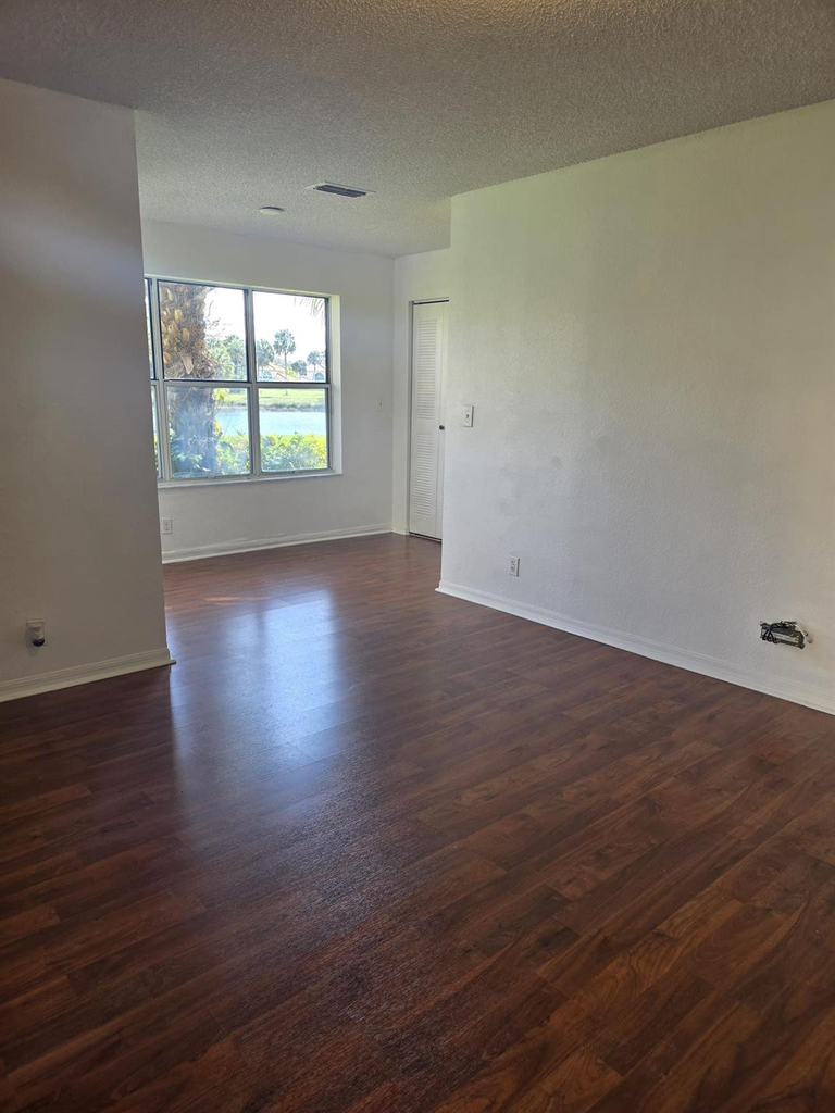 3310 N Pinewalk Drive N - Photo 2
