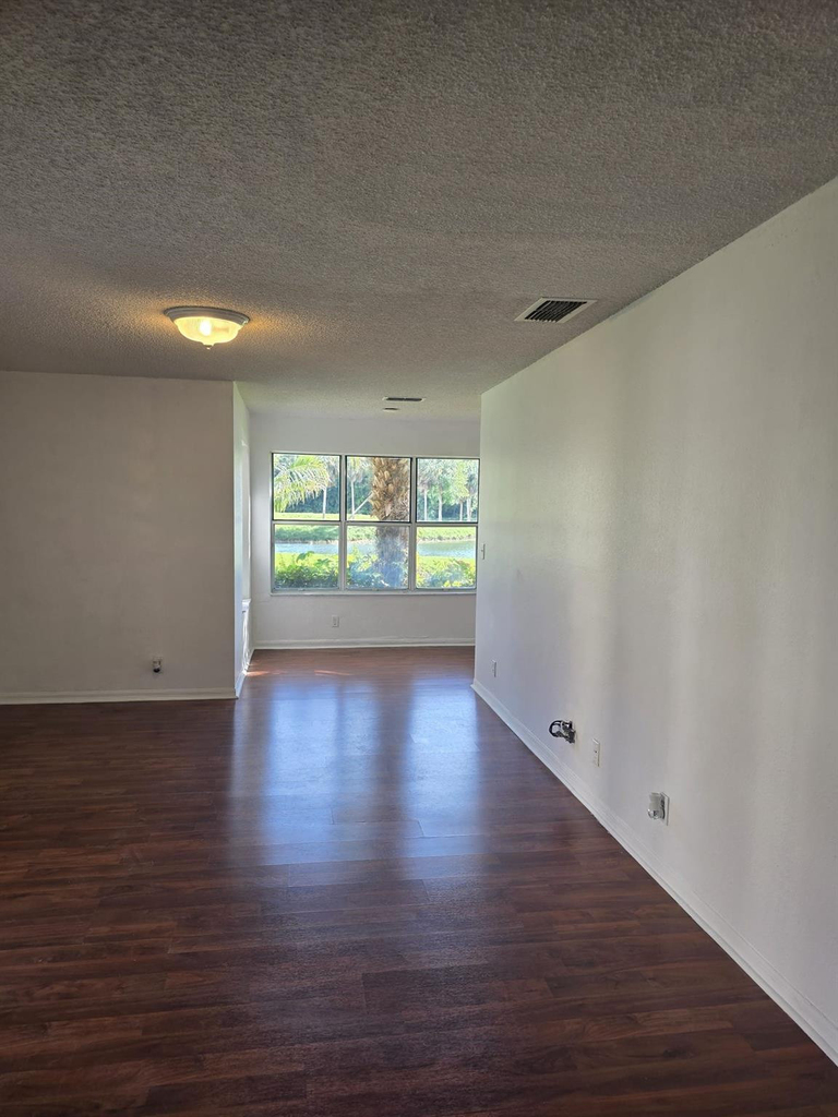 3310 N Pinewalk Drive N - Photo 1