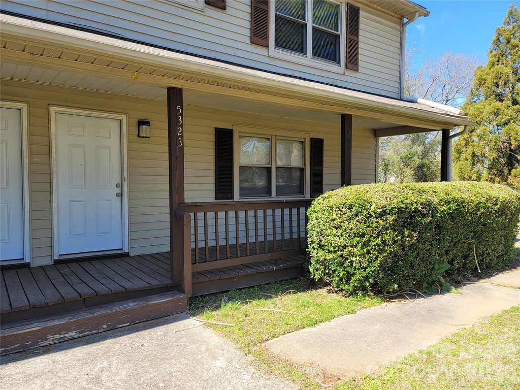 5323 Chestnut Lake Drive - Photo 1