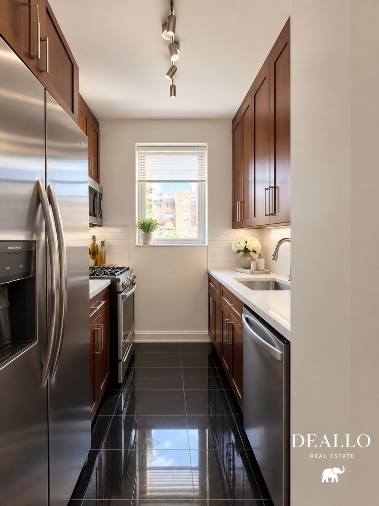 East 70's - Photo 2