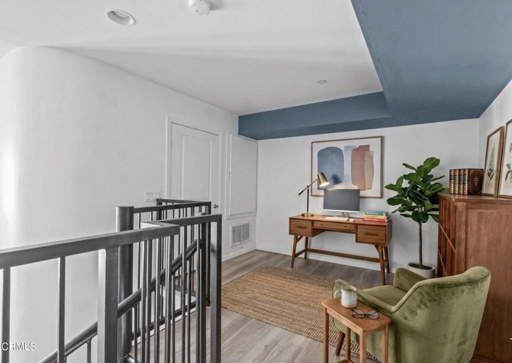 1901 Victoria Avenue - Photo 2