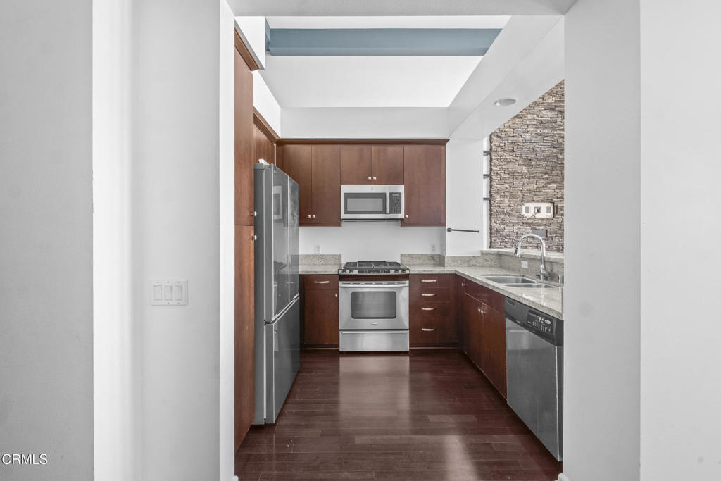 1901 Victoria Avenue - Photo 4