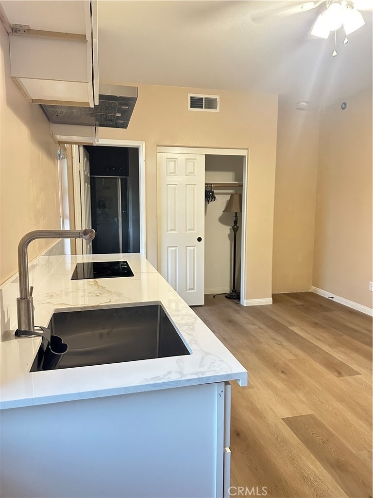 12609 Dupont - Photo 2