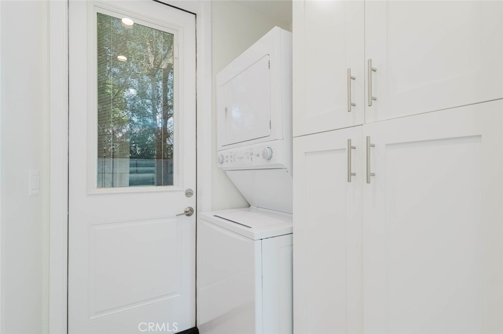 8107 Lemona Avenue - Photo 9