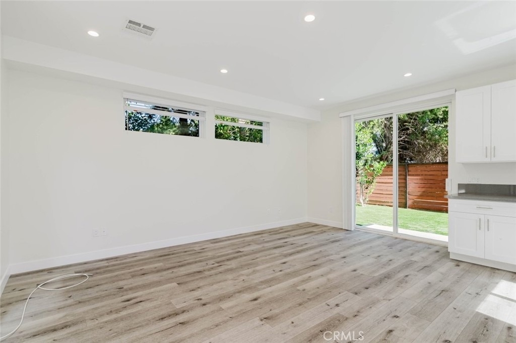 8107 Lemona Avenue - Photo 2