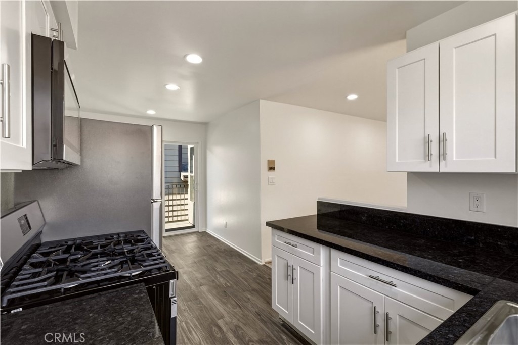 1155 Linden Avenue - Photo 2