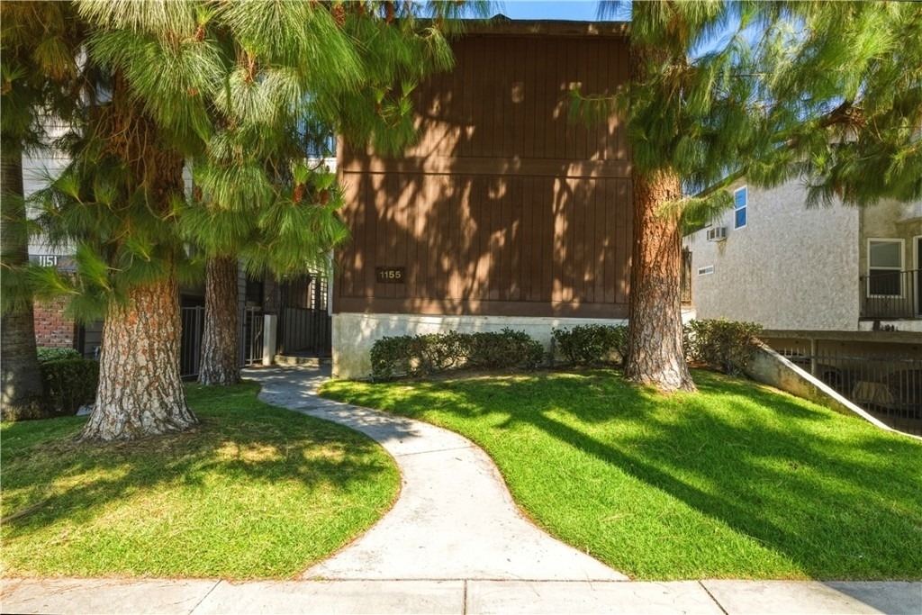 1155 Linden Avenue - Photo 0