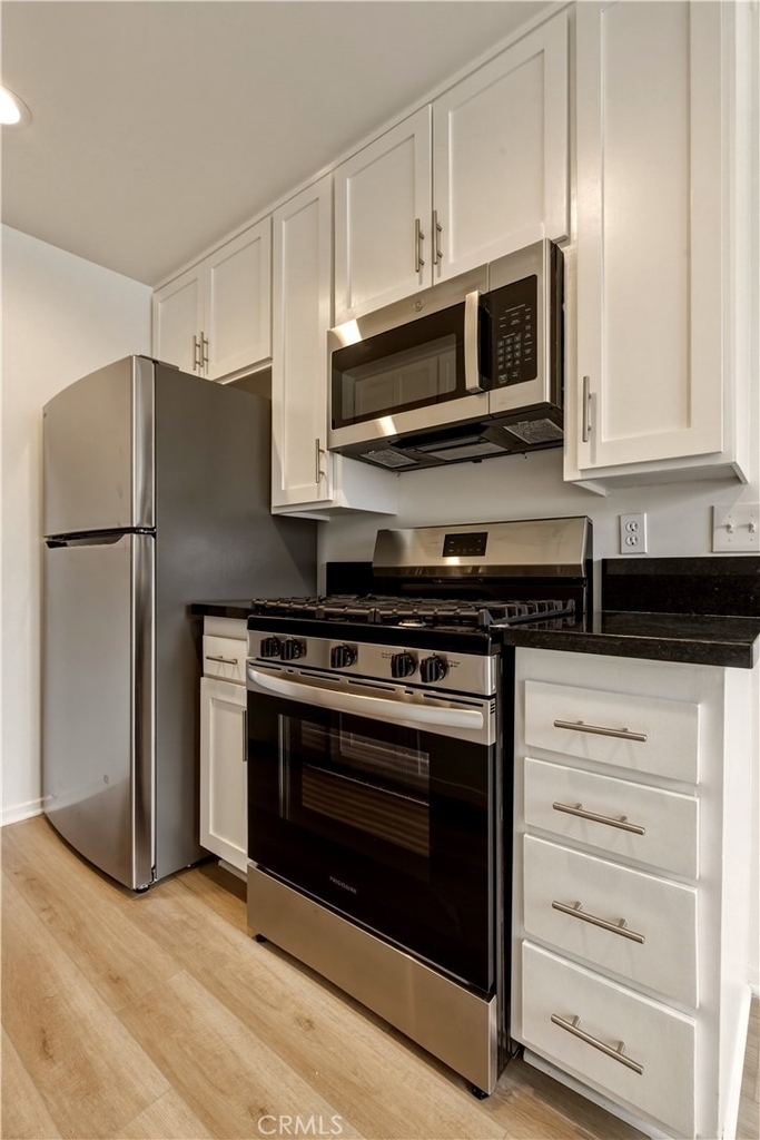 6140 Whitsett Avenue - Photo 0