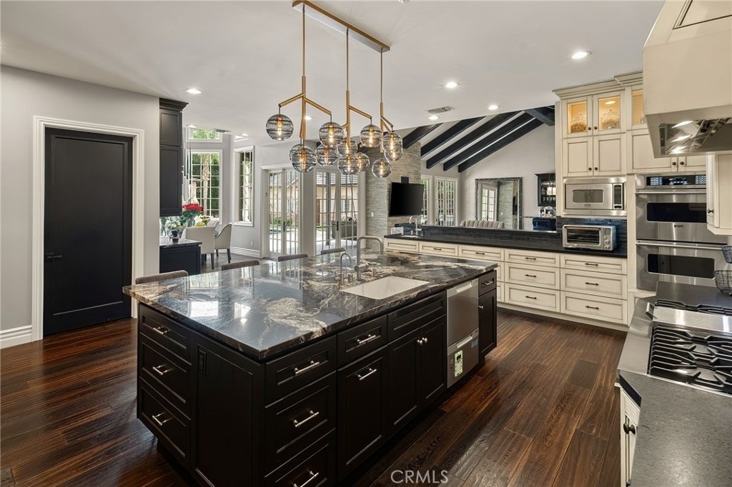 4816 Gloria Avenue - Photo 10
