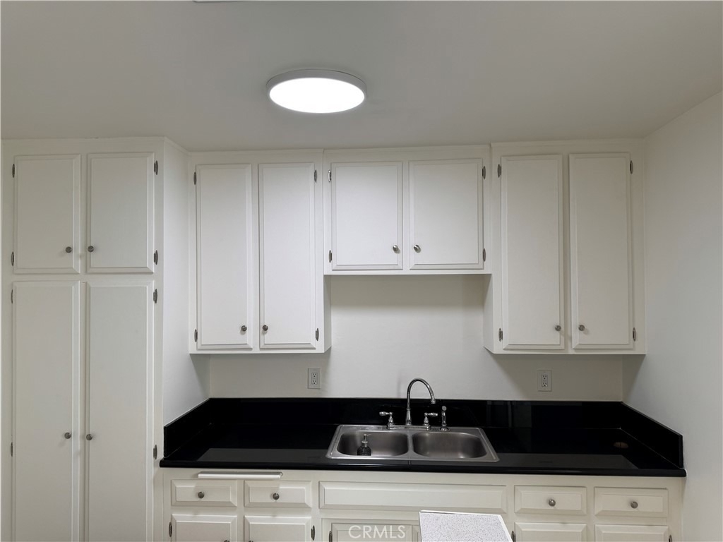 1164 Irving Avenue - Photo 3