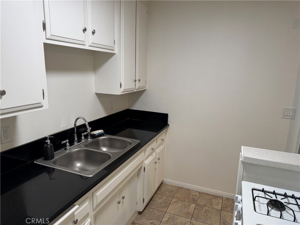 1164 Irving Avenue - Photo 5
