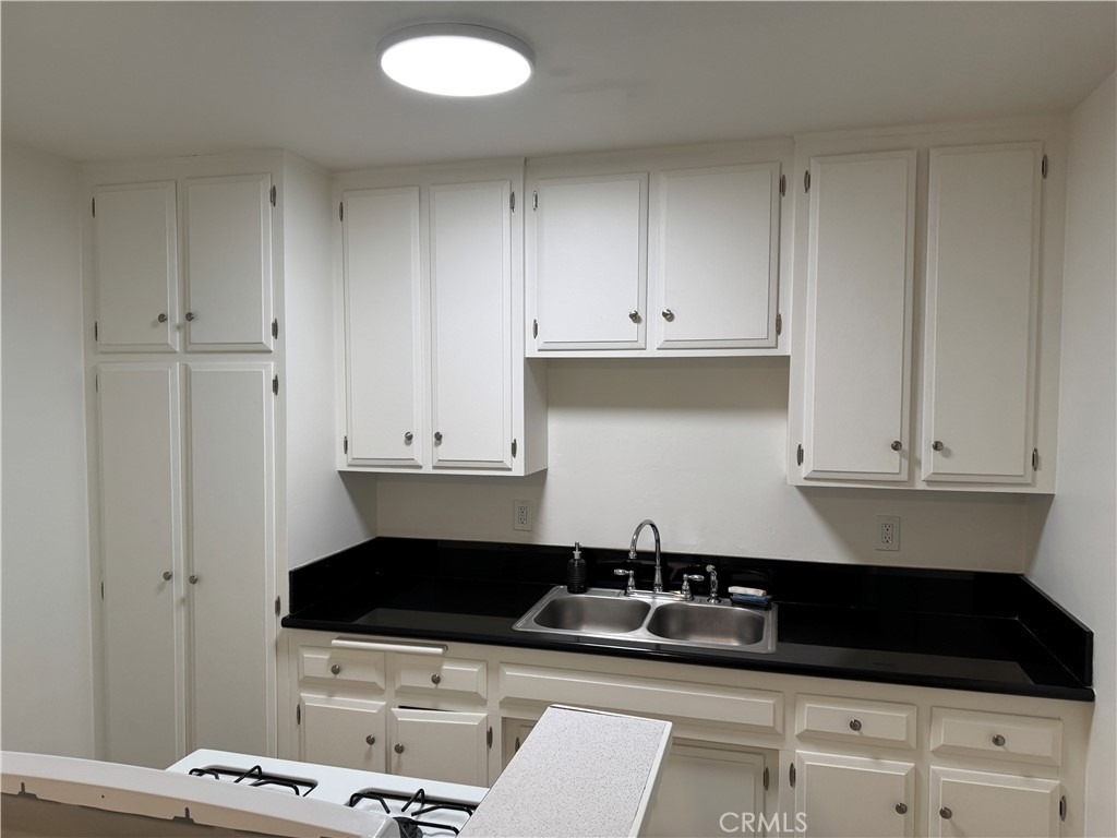1164 Irving Avenue - Photo 4