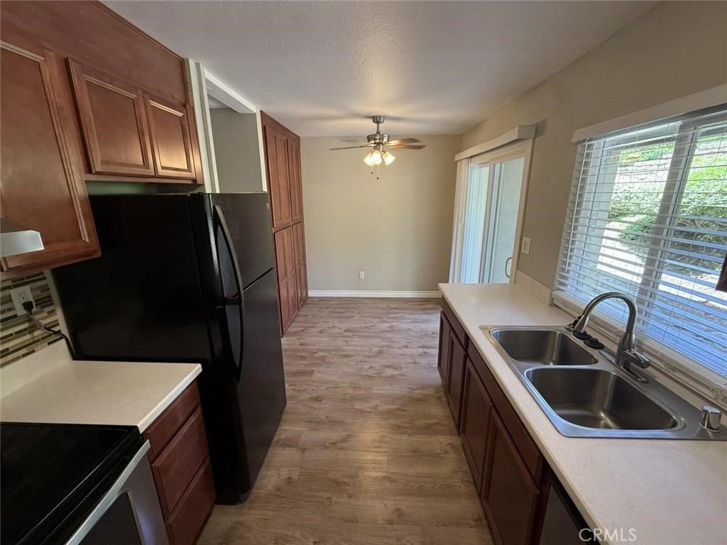 23732 Hillhurst - Photo 1