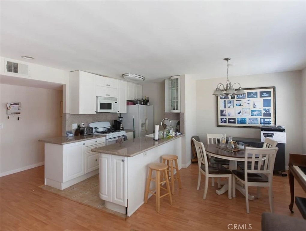 2121 Beloit Avenue - Photo 5