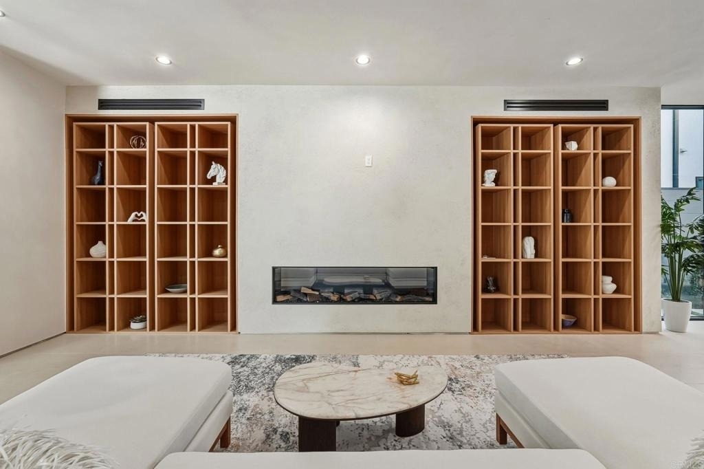 824 N Curson Avenue - Photo 4