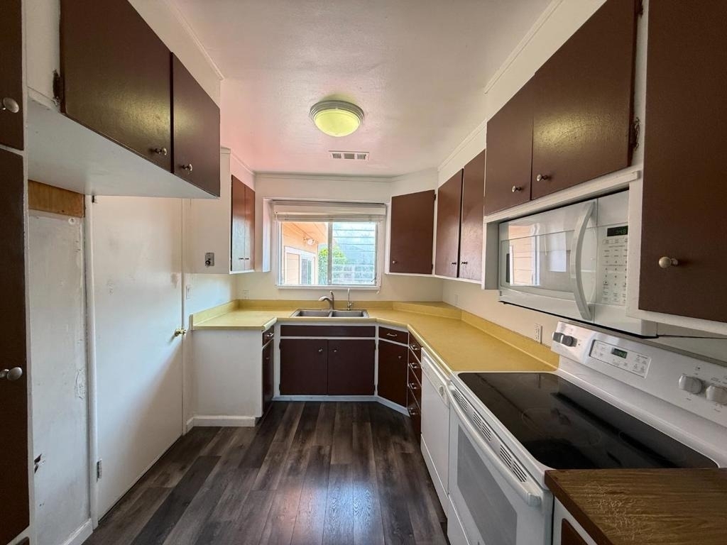 1226 148th Avenue - Photo 3