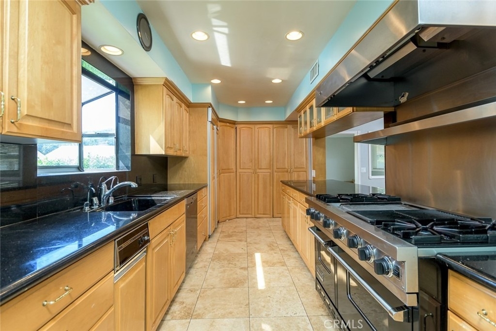 6250 Altura Avenue - Photo 6