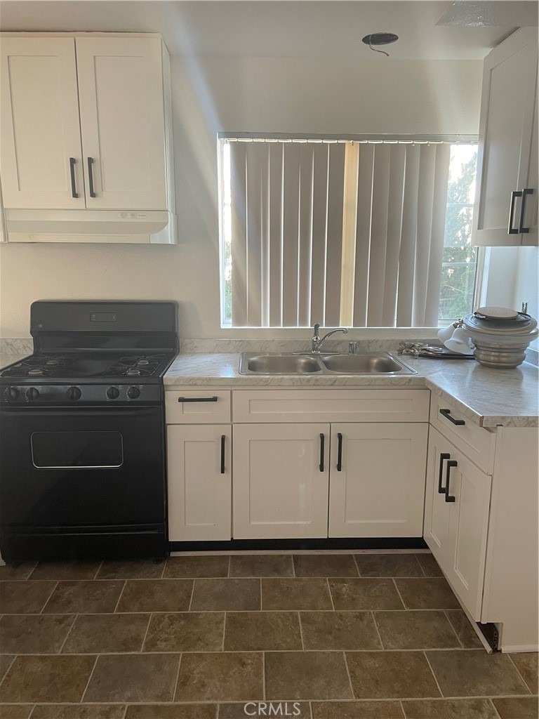 14758 Magnolia Boulevard - Photo 3