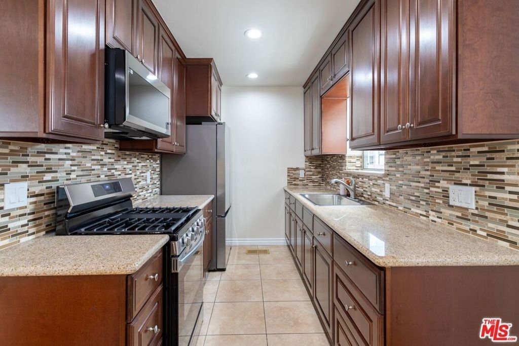 200 W Palmer Avenue - Photo 3