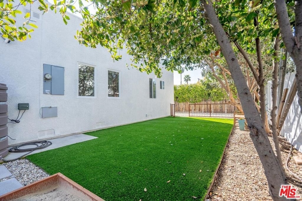 5705 Jamieson Avenue - Photo 31