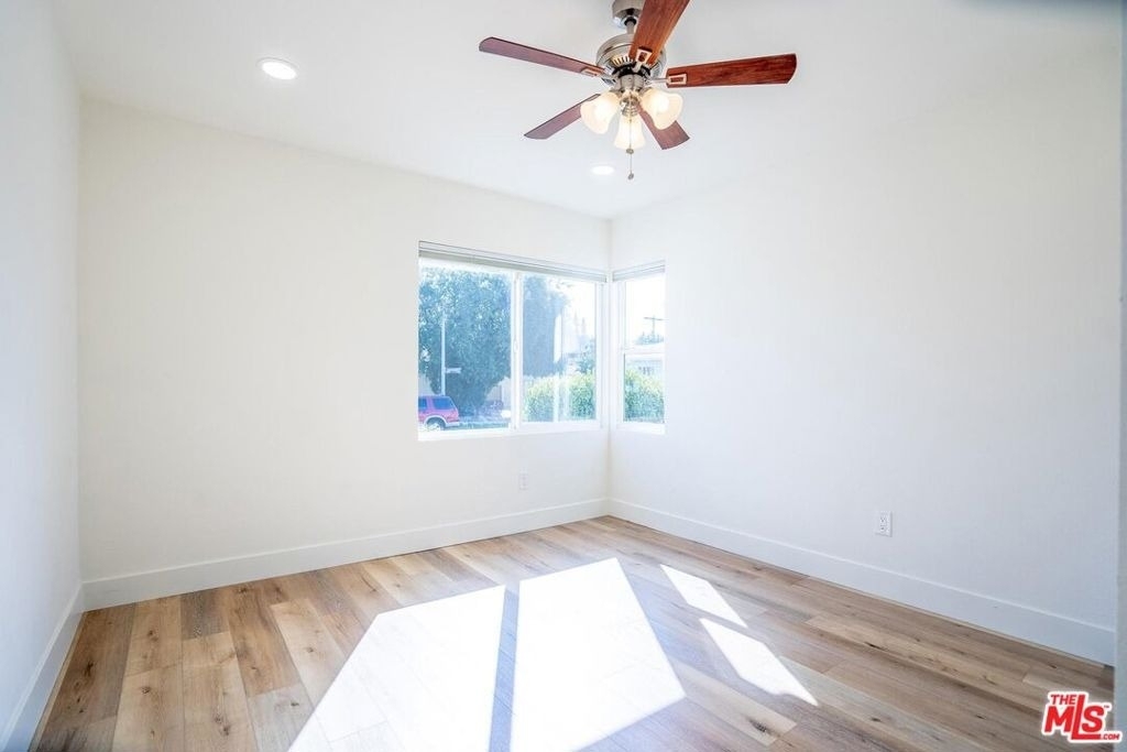 5705 Jamieson Avenue - Photo 13