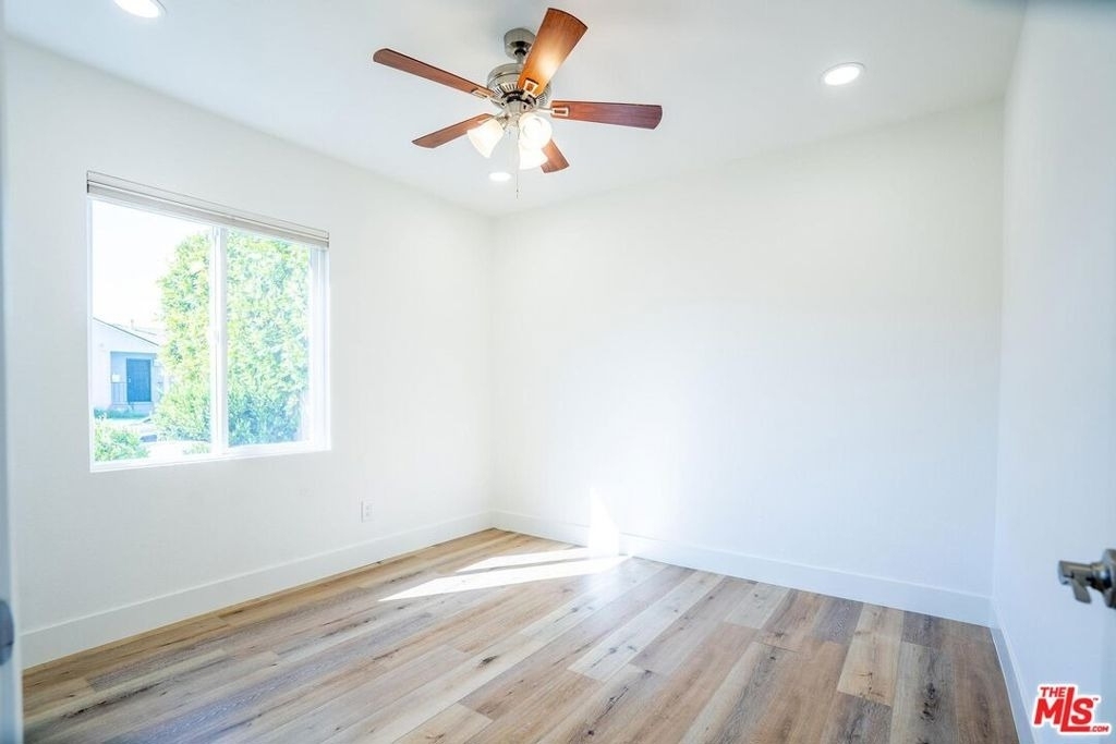 5705 Jamieson Avenue - Photo 12