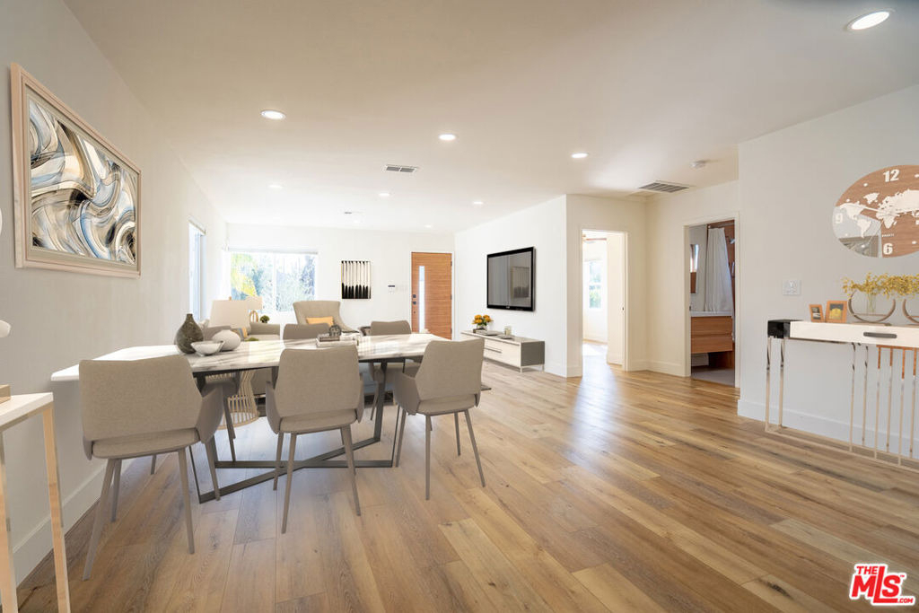 5705 Jamieson Avenue - Photo 3
